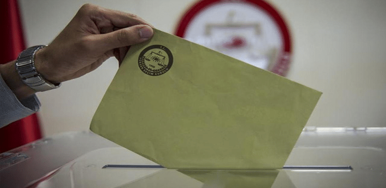 Elazığ'da Oy Verme İşlemi Tamamlandı: Sandık Açıldı, Sayıma Geçildi!