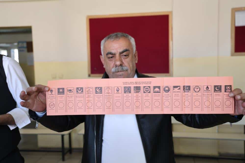 Elazığ'da Oy Verme İşlemi Tamamlandı Sandıklar Açıldı, Sayıma Geçildi!-1