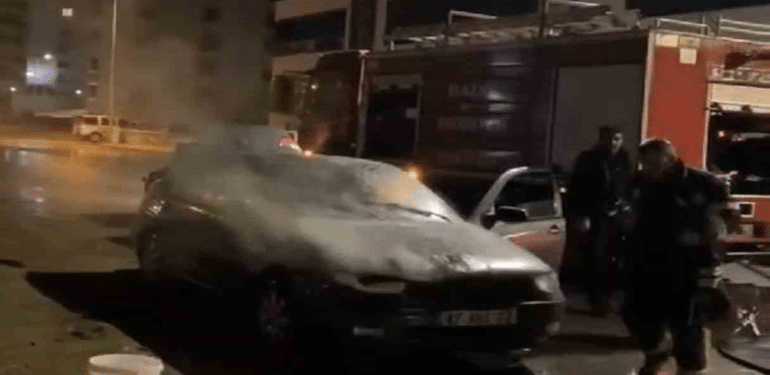 Elazığ’da Park Halindeki Otomobil Yandı