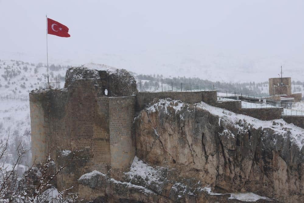 Elazığlılar Güne Karla Uyandı: Elazığ'da Kar Etkili Oldu!