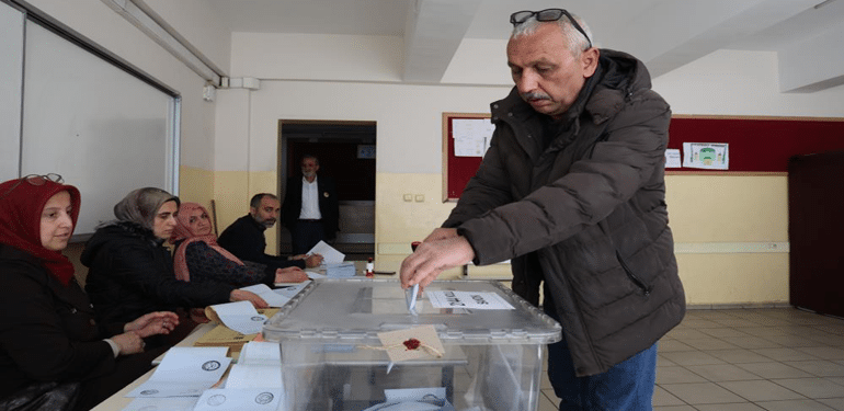 Elazığ'da Seçim bitmeden kazandığını ilan etti!