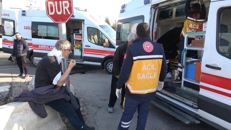 Elazığ'da Trafik Kazası Pikap Kamyonun Altına Girdi: 3 Yaralı!