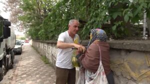 Elazığ'da Dilencilere Zabıta Operasyonu: Dilenci: "İlacımı alacaktım, beni bir daha buraya yormayın"