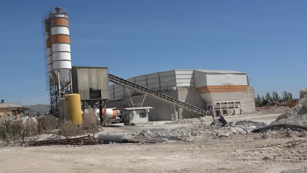 Elazığ'da Forkliftin Altında Kalan İşçi Ağır Yaralandı