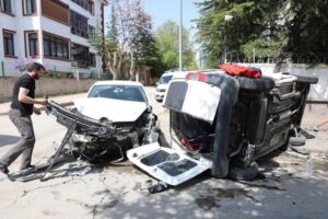 Elazığ'da Hafif Ticari Araç Yan Yattı: 1 Yaralı