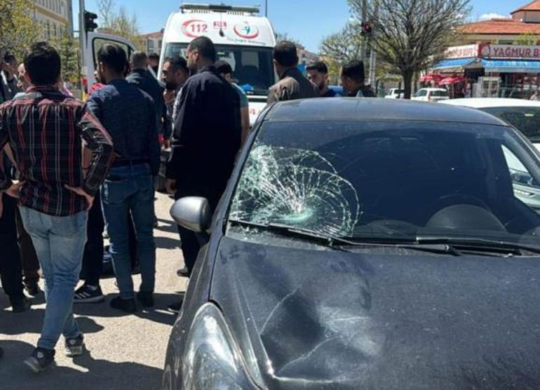 Elazığ'da Otomobil Yaya Geçidinde Çocuğa Çarptı