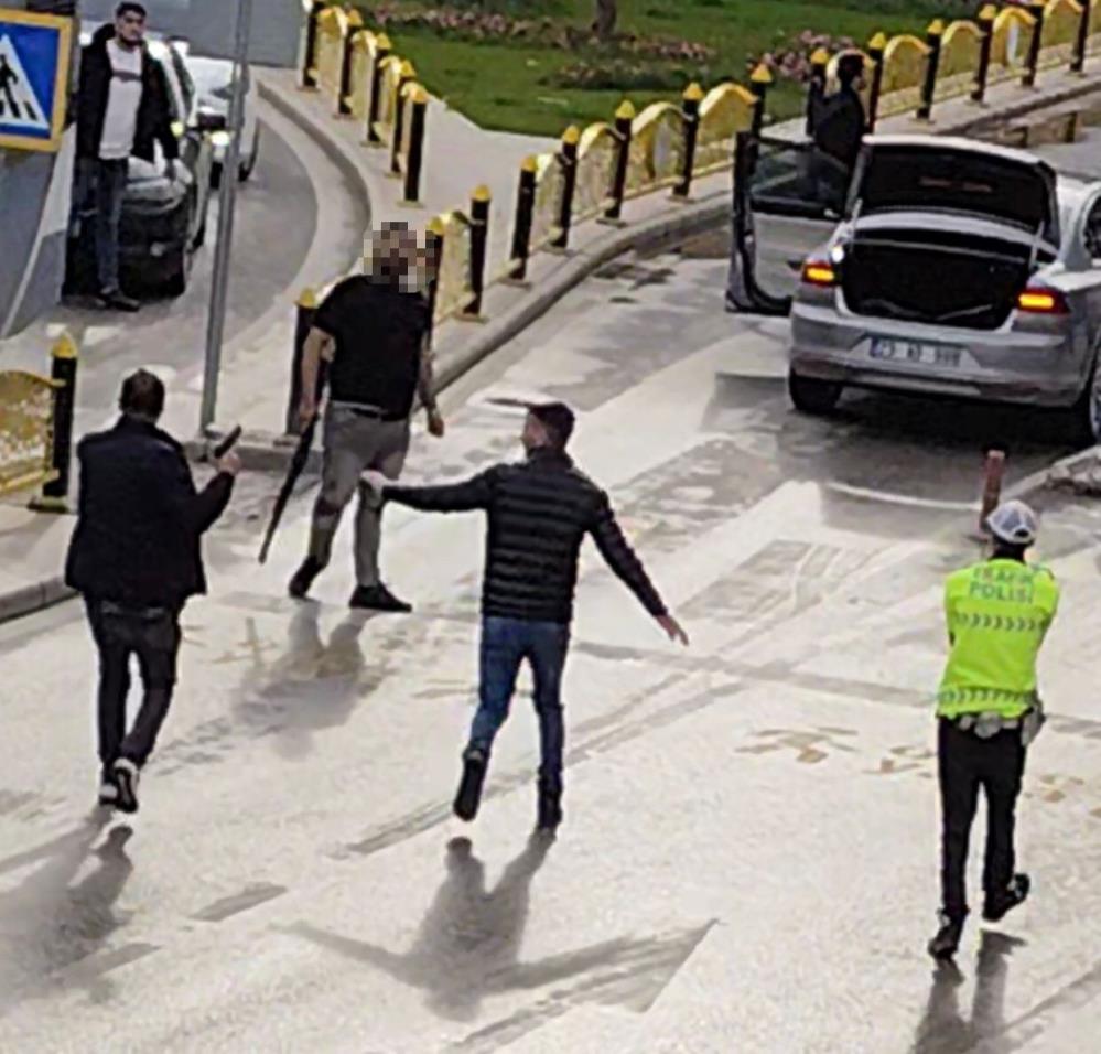 Elazığ'da Trafikte Park Tartışması Kanlı Bitti: Sürücü Tüfekle Saldırdı!