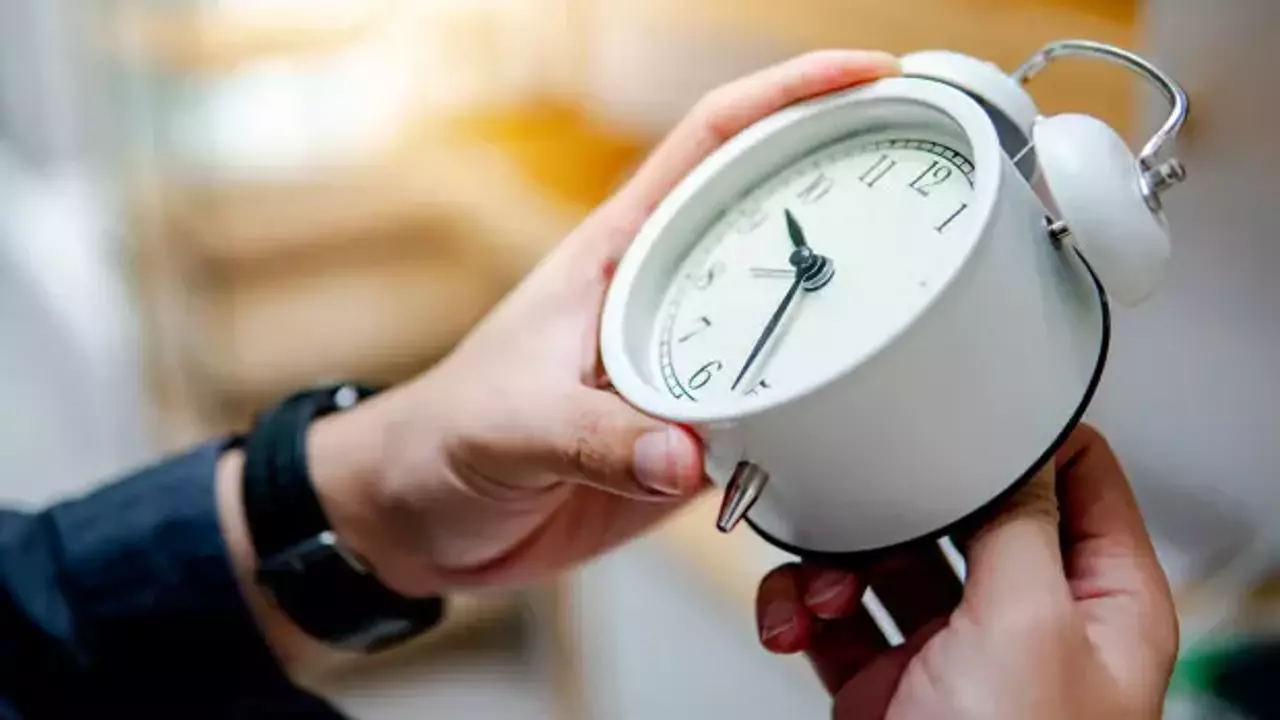 Türkiye Kış Saati Uygulaması 2025 Saatler Geri Alınacak mı Kış Saati Kalktı mı