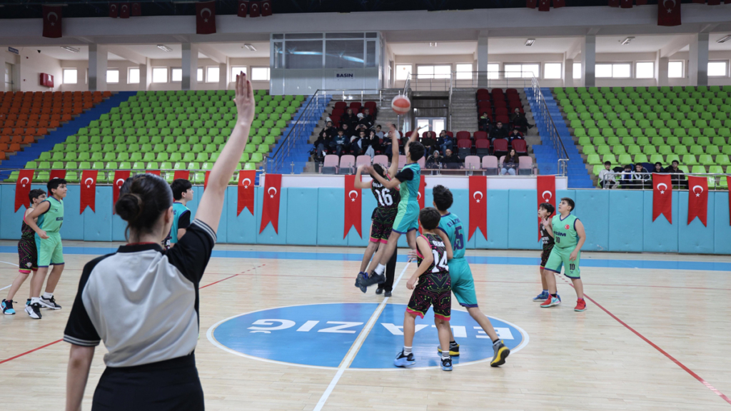 Elazığ'da Geleceğin Dev Adamları Parkedeydi! U14 Basketbolda Şampiyon Belli Oldu!