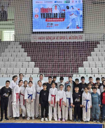 Elazığlı karateciler Hatay'da turnuvaya damga vurdu: 45 madalya kazandılar!