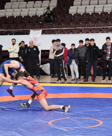 Elazığ'da Düzenlenen Güreş Müsabakasına 16 İlden 270 Genç Sporcu Katıldı!