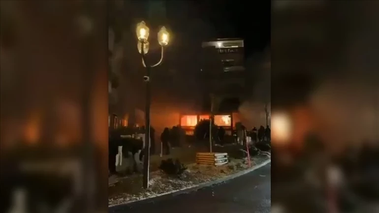 İsviçre'de yılbaşı gecesi korkunç patlama: Kayak merkezi alevlere teslim, çok sayıda can kaybı var!