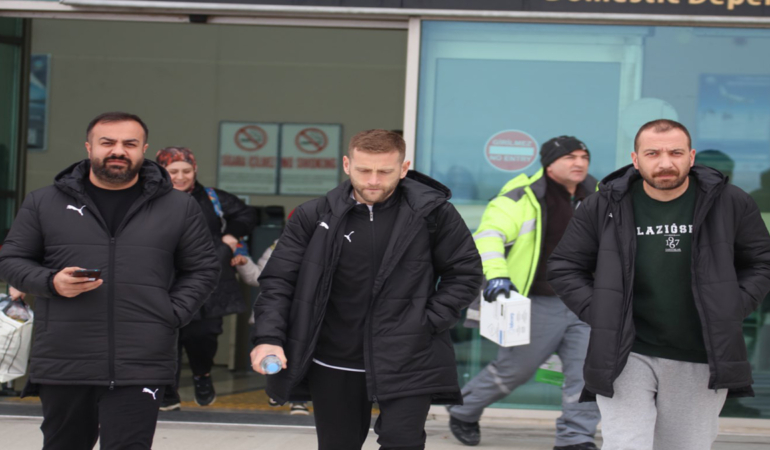Beyoğlu Yeni Çarşı Deplasmanı İçin Elazığspor 21 Futbolcuyla İstanbul'da!