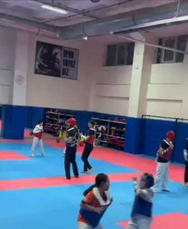 Elazığ Gençlik Spor Salonları Gençlerin İsteğiyle Konser Alanına Döndü!