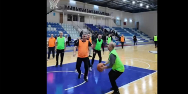 Elazığ Protokolü Takım Elbiseleri Çıkartıp, Formaları Giydiler!