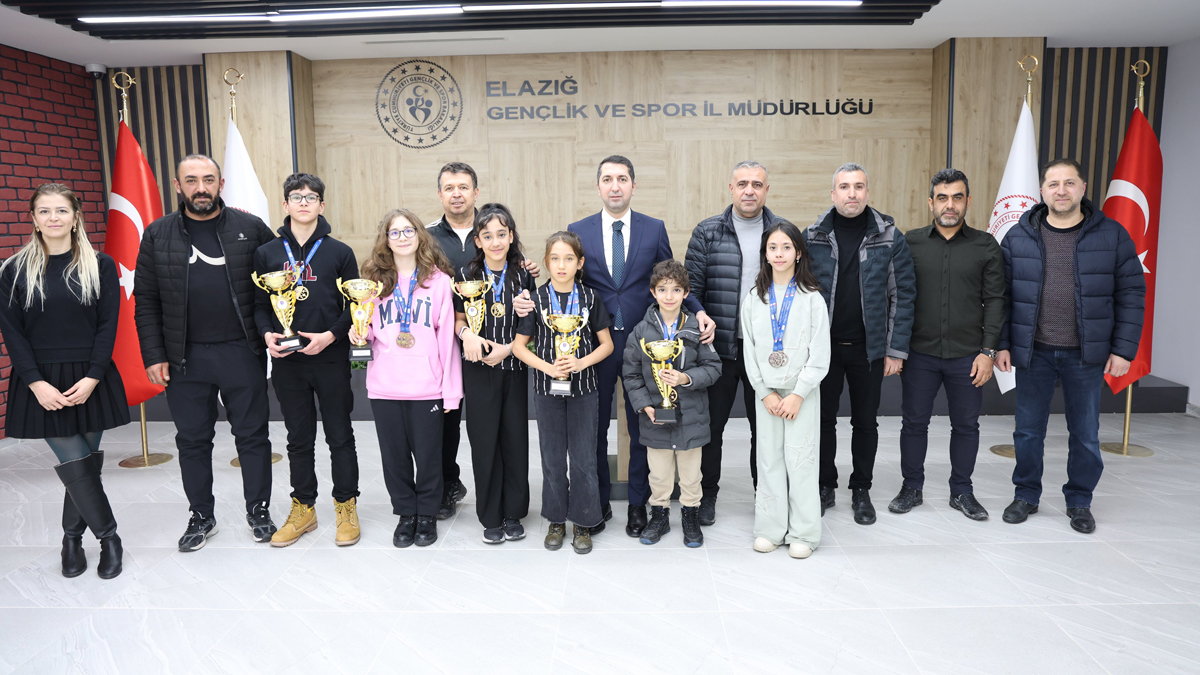 Elazığ'a eskrimde Türkiye Şampiyonluğu! Genç sporcular Sivas ve Konya’dan madalyalarla döndü