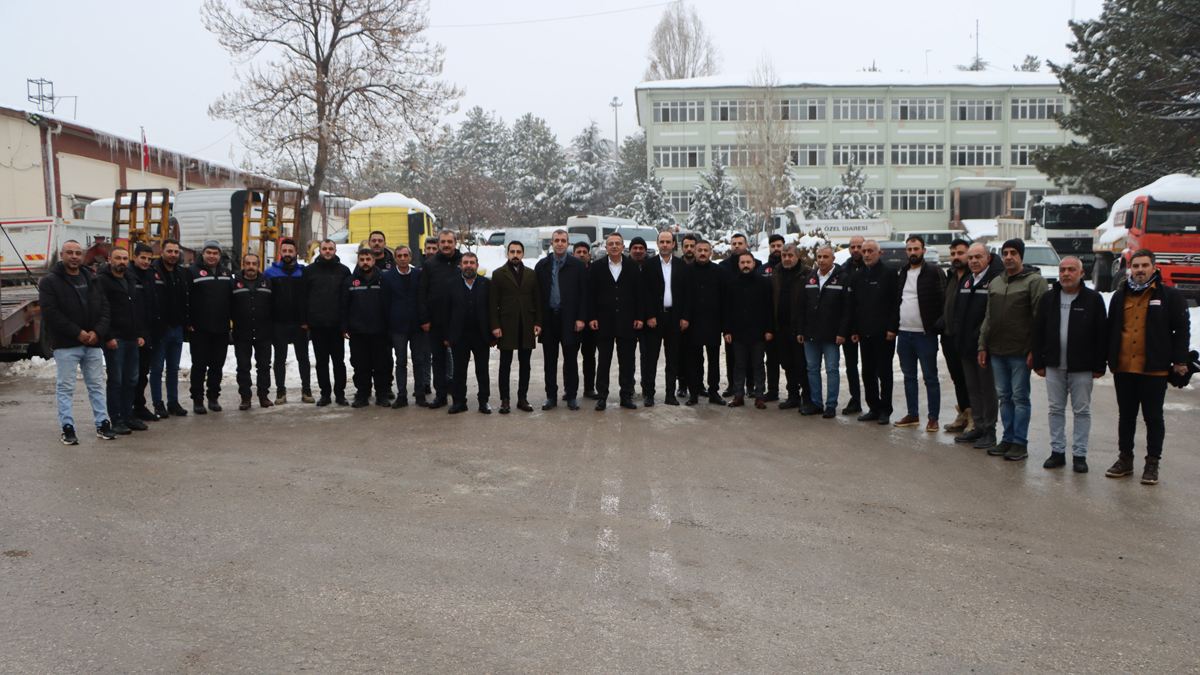 Elazığ’da Karla Mücadelede Büyük Başarı: 2 Günde 530 Köy Yolu Ulaşıma Açıldı!