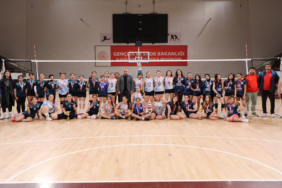 Elazığ’da "Küçük Kadınlar" Voleybol Ligi Sona Erdi: Şampiyon Belli Oldu!