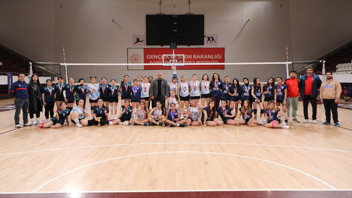 Elazığ’da "Küçük Kadınlar" Voleybol Ligi Sona Erdi: Şampiyon Belli Oldu!