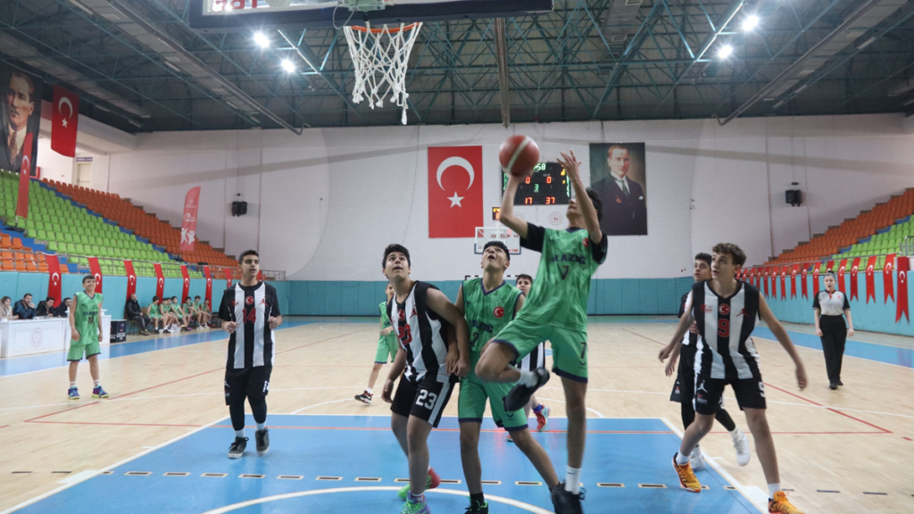 Elazığ’da Okul Sporları Rüzgarı Esti: 3 Branşta Dereceye Girenler Belli Oldu!