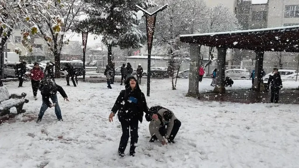 Elazığ'da Yarın Okullar Tatil Mi? 5 Ocak Hava Durumu ve Valilikten Son Dakika Açıklaması!