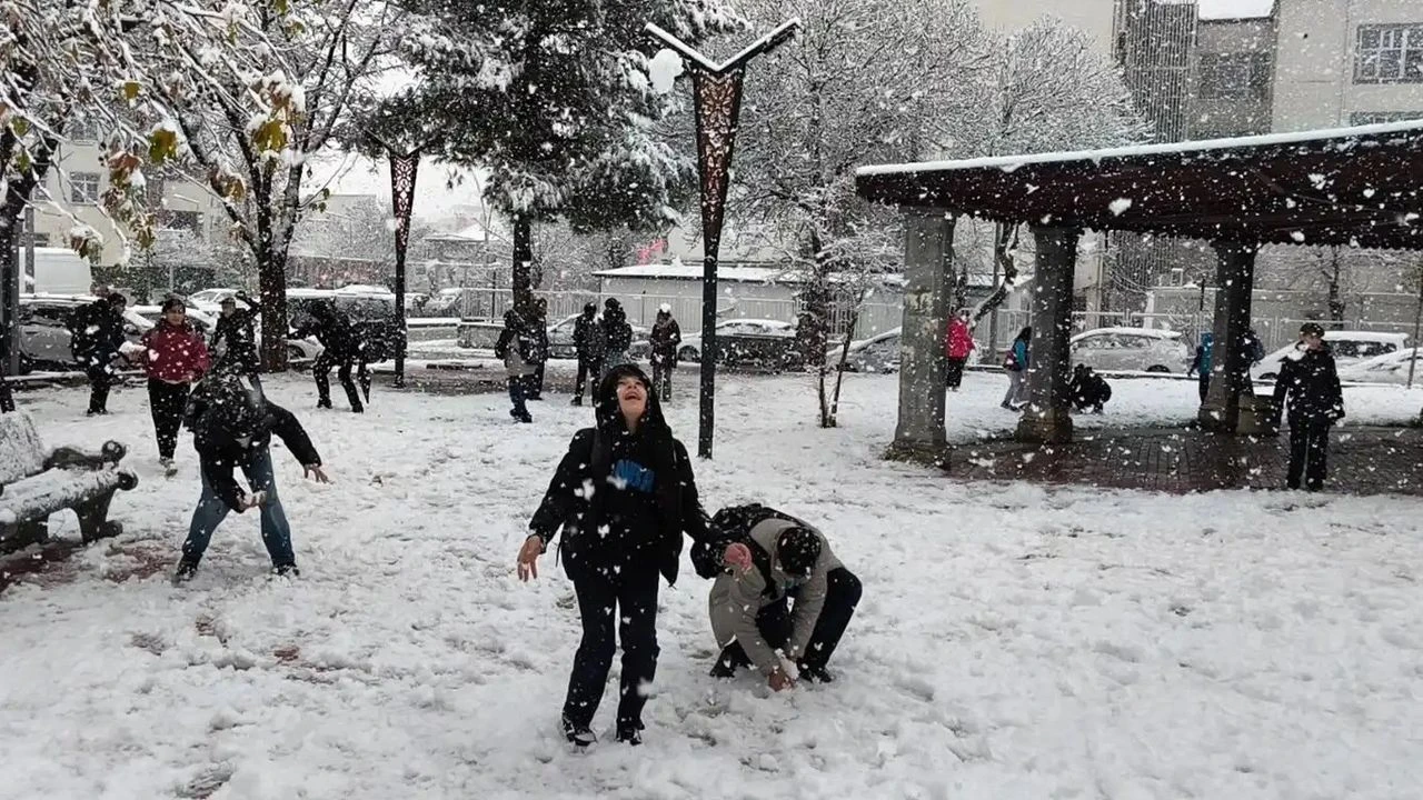 Elazığ'da Yarın Okullar Tatil Mi? 5 Ocak Hava Durumu ve Valilikten Son Dakika Açıklaması!