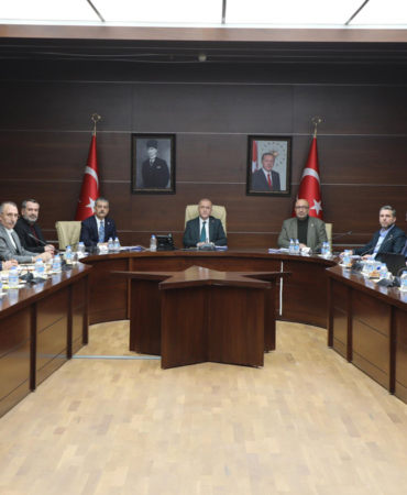Elazığ’ın Zirvesi Bir Araya Geldi: 2025 Yatırımları İncelendi, 2026 Yol Haritası Çizildi!