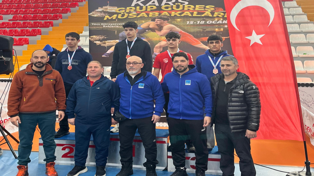 Elazığlı Güreşçilerden Kars’ta Başarı: 3 Sporcu Türkiye Finallerinde!