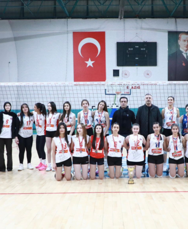 Filede Şampiyon Belli Oldu: Yıldız Kadınlar Voleybol İl Birinciliği Tamamlandı!
