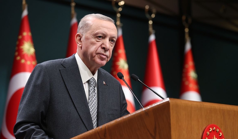 Kabine Toplantısı Sonra Erdi: Curhurbaşkanı Erdoğan: Suriye’de Yeni Dönem Başladı, Atlas İçin "Hesabı Sorulacak" Dedi! 5 Kabine Toplantısı Sonra Erdi: Curhurbaşkanı Erdoğan: Suriye’de Yeni Dönem Başladı, Atlas İçin "Hesabı Sorulacak" Dedi!