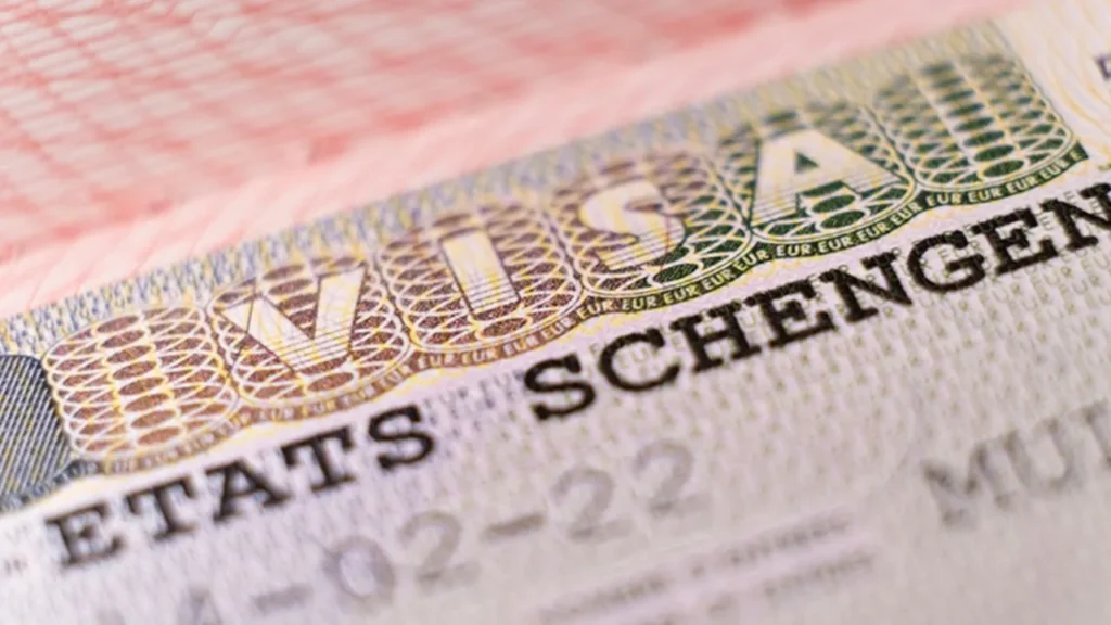 Schengen Vizesinde Yeni Dönem! O Ülke Kapılarını Sonuna Kadar Açtı! Şartları Sağlayan Oturum Alıyor!