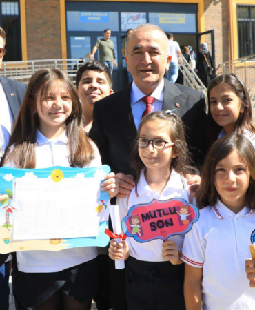 Vali Hatipoğlu Yatırımları Duyurdu! Elazığ'a 130 Yataklı Öğretmenevi ve Yeni Okullar Geliyor!