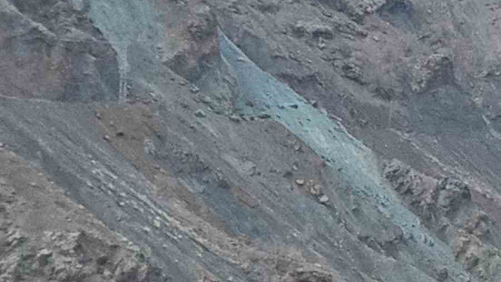 Elazığ Palu'da Heyelan: Mezra Yolu Ulaşıma Kapandı!