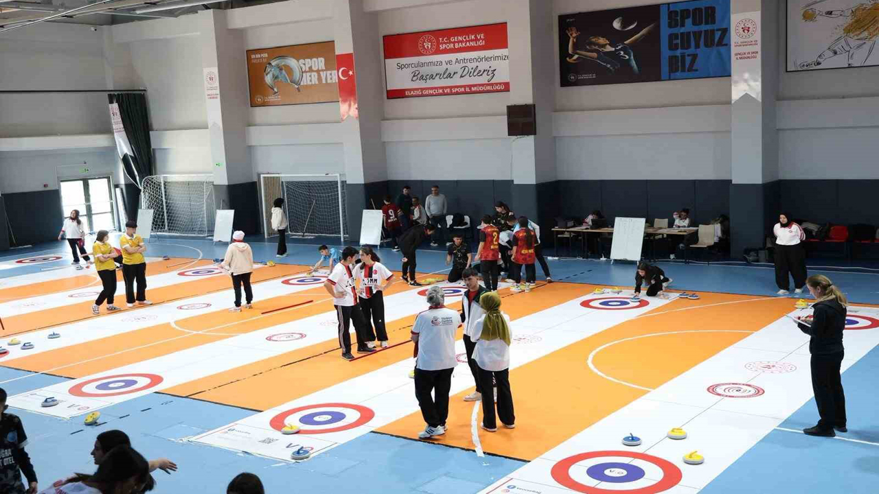 Elazığ Floor Curling Gençler Grup Müsabakalarına Başarıyla Ev Sahipliği Yaptı